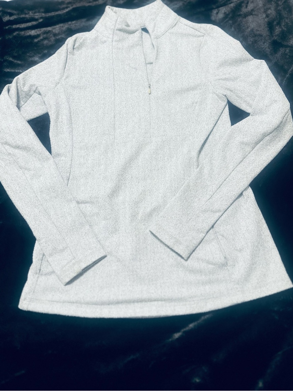 Kyodan Fitted Light Gray Quarter-Zip Pullover with subtle herringbone pattern